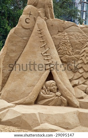 Sculptural compositions on the competition of sandy figures
