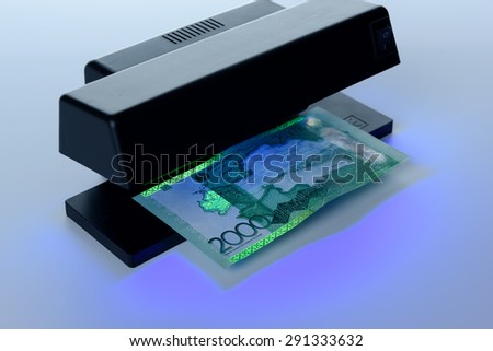 Security features on banknote in UV light protection