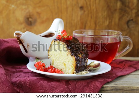 sponge cake with chocolate ganache and fresh berries