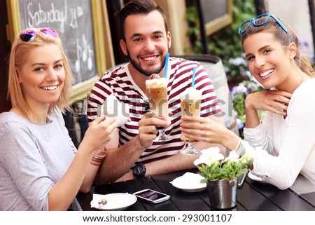 A picture of a group of friends resting in an outdoor cafe