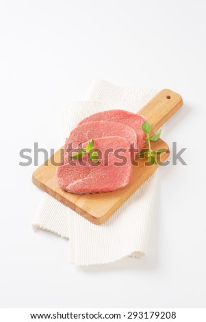 raw beef round roast
