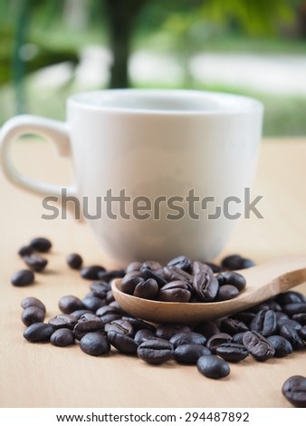 coffee bean and coffee cup on wood background
