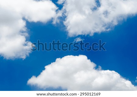 cloud in blue sky.