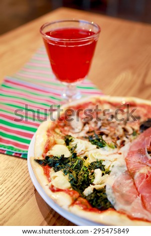Pizza 4 seasons with drink