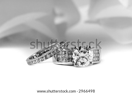 Wedding Rings With Brilliant and Princess Cut Diamonds