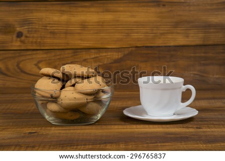 notes of coffee and cookies on the wooden table