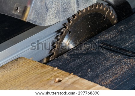 cutting pine-tree boards with circular saw