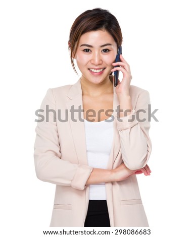 Asian young buisnesswoman talk to cellphone