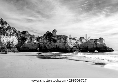 A black and white view of a shore in Albufeira, Portugal