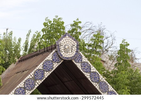 bus stop decorated ceramics background residential building