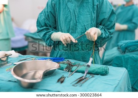 scrub nurse prepare heparin for surgery