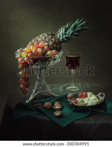 Fruit and red wine with cheese