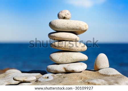Several white pebbles one after another on a rock