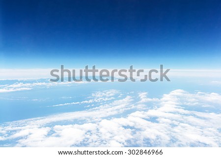 white clouds and blue sky, take a picture on the airplane.