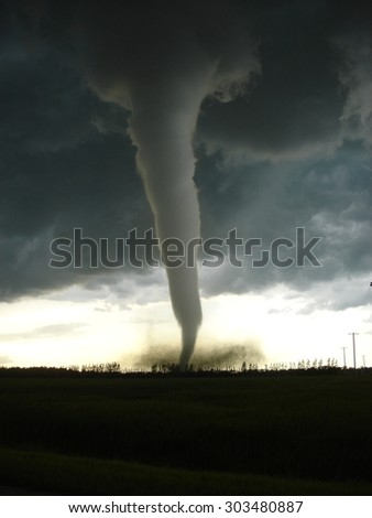 Strongest tornado in Canada. Best tornado picture ever. 