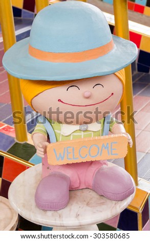 welcome sign with kid statue