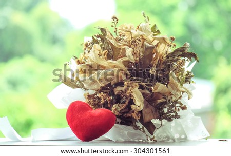  dry bouquet and dry flowers and vintage style and be strong sunlight