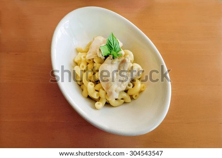 Chicken green curry with macaroni