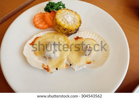 Baked scallops with butter / cheese 