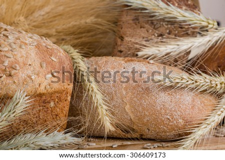 Photo different types of bread with cereals on a fabric background brown color.