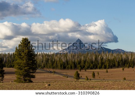 MT Thielsen in Oregon from a viewpoint in Crater Lake National Park