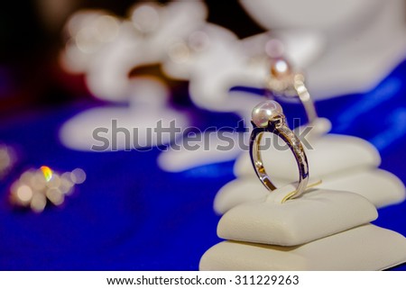 ring with pearl and diamond in gold and silver setting