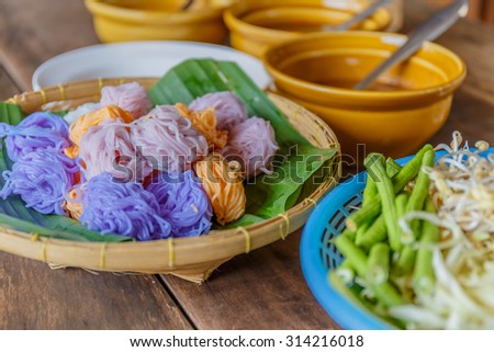 Thai vermicelli eaten with curry, Thai Food