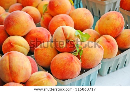 Fresh peaches at a farmer's market Royalty-Free Stock Photo #315863717