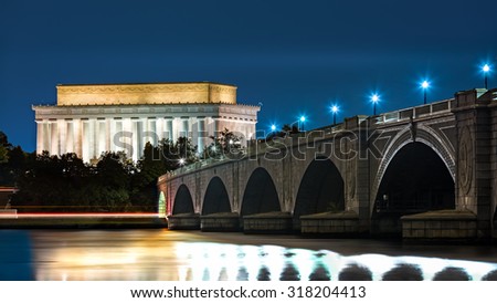 Lincoln Memorial and Arlington Bridge, in Washington DC, by night