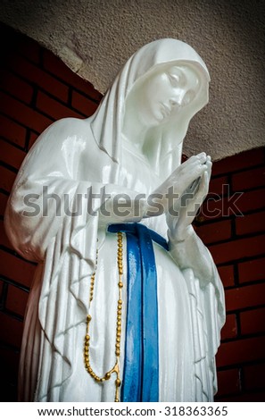 blessed virgin mary statue 