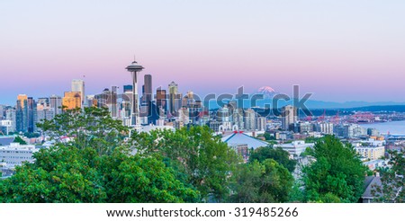Seattle skyline with Mount Rainier in the background during sunset.