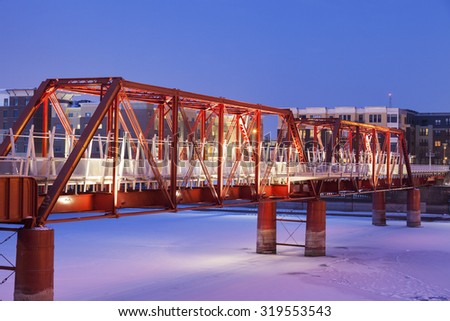 Red bridge in over Des Moines River. Des Moines, Iowa, USA.