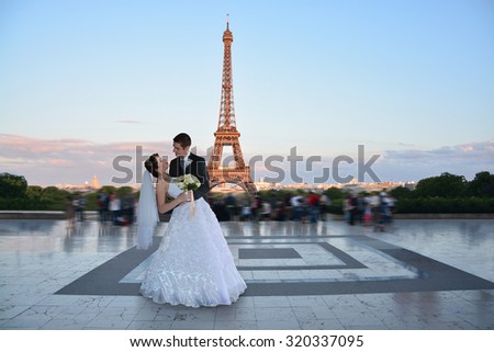 Beautiful wedding couple. Bride and groom in front of the Eiffel Tower in Paris. 