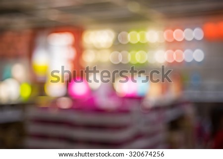 Blurred image inside a shopping mall with bokeh effect.