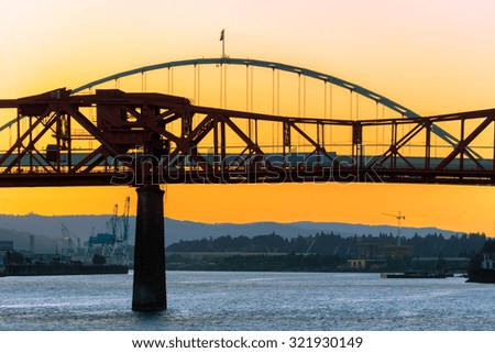 Sunset in Portland, Oregon with a view of the Broadway Bridge and the Fremont Bridge