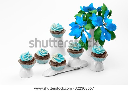 cupcakes with blue cream marble effect