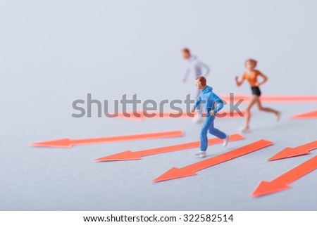 Arrow, running people, miniature