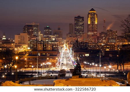 Des Moines skyline at sunset. Des Moines, Iowa, USA. Royalty-Free Stock Photo #322586720