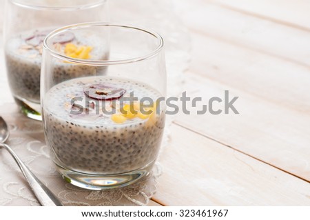 Chia seed pudding made with mangoes and berries