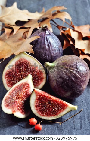 Ripe figs, Thanksgiving or autumn table setting. Selective focus.