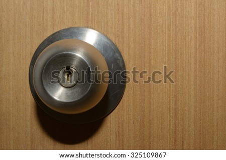 close up metal door handle on a wooden door