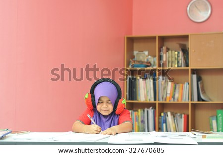 young girl studying 