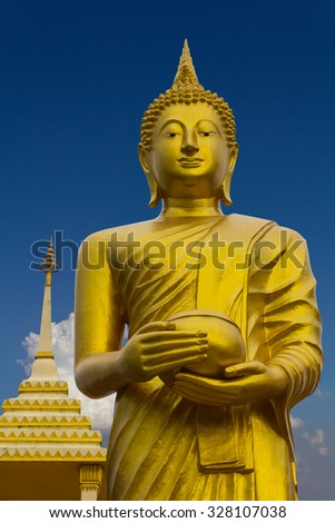 Golden Buddha statues stood waiting for alms near the pagoda, which has staged the sky.
