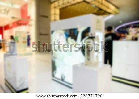 Blured image inside shopping mall of Dubai.