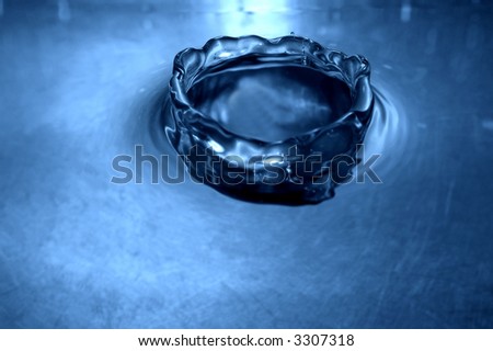 Macro of a water crown - shallow DOF