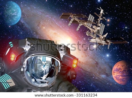 Astronaut et alien extraterrestrial sci fi ufo space planets spaceship. Elements of this image furnished by NASA.