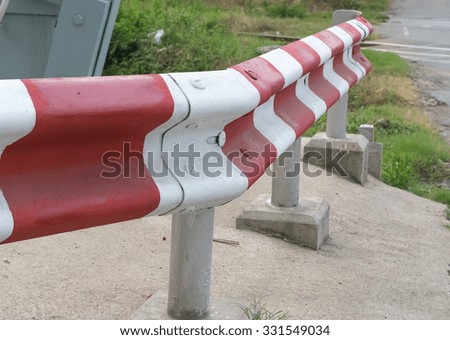 Rusted guardrail White - red zone no parking