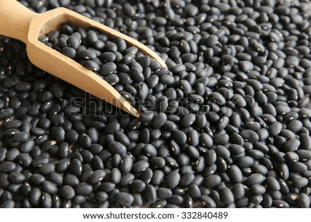 Black beans with wooden scoop