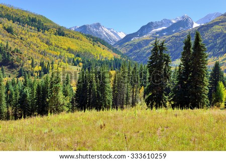 alpine landscape with snow covered mountains in Colorado during foliage season