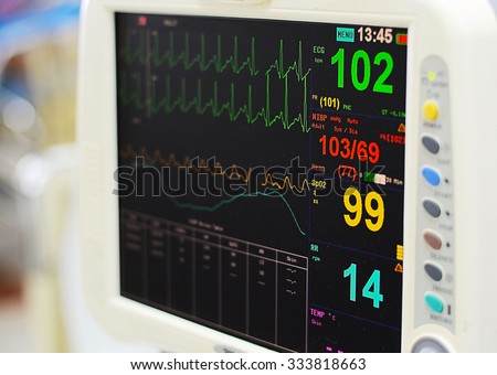Heart monitor measuring vital signs